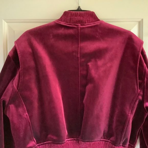 BLANK NYC Velvet Crop Bomber Jacket Burgundy SZ L - Picture 10 of 16